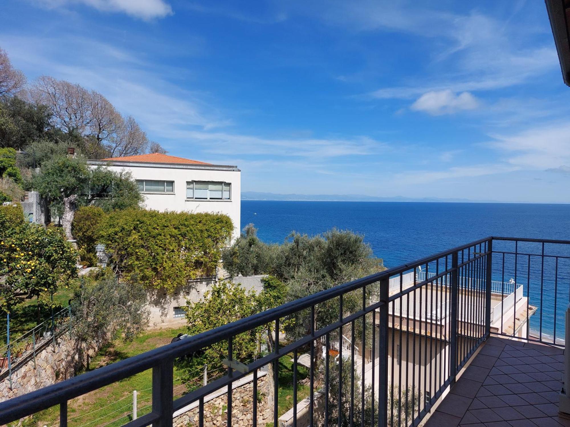 Una Finestra Sul Mare Home 1 Bergeggi Exterior foto
